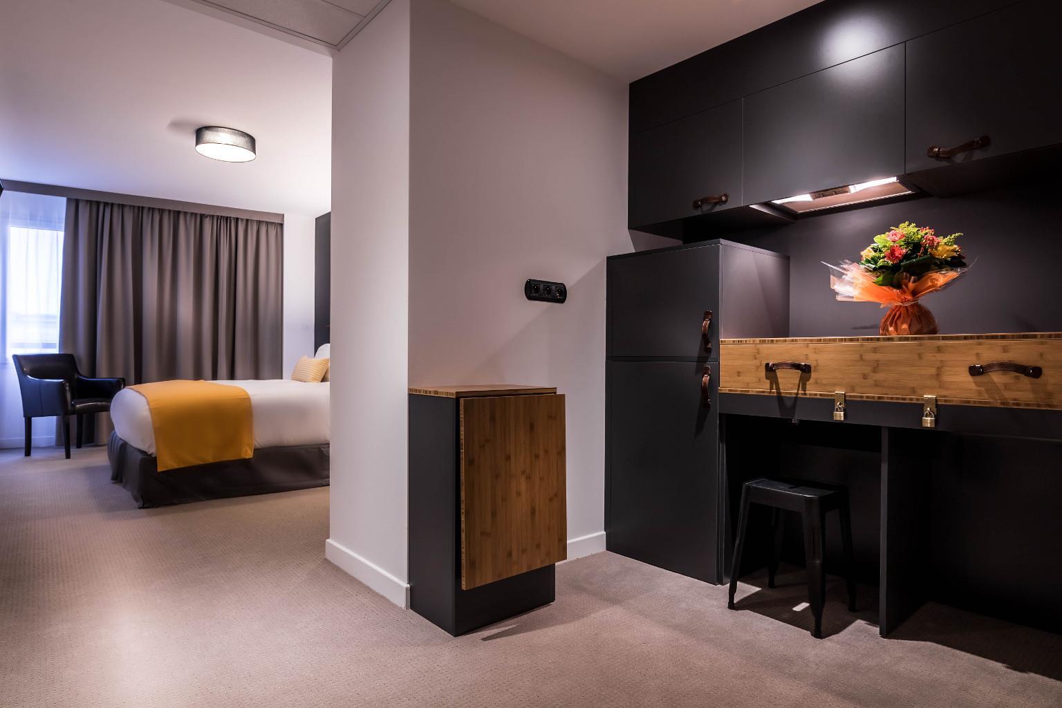 Hotel Western Suitcase Paris La Défense